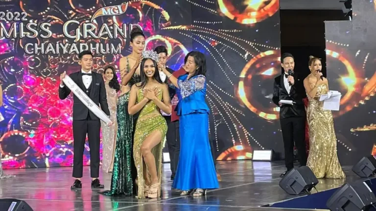 ผู้เข้าประกวดและคณะกรรมการบนเวที Miss Grand Chaiyaphum 2022