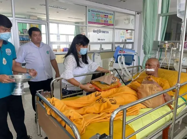คณะจิตอาสาเยี่ยมพระสงฆ์อาพาธในโรงพยาบาล