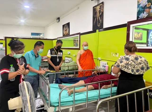 คณะผู้มาเยี่ยมพระสงฆ์อาพาธที่สถานชีวาภิบาล