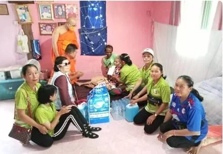 พระอาจารย์อาภาสิริและคณะจิตอาสาเยี่ยมผู้ป่วยติดเตียงในชุมชน